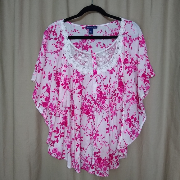 Bandolino Tops - Bandolino romantic floral peasant pancho top